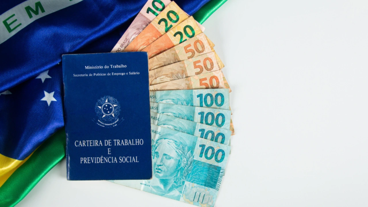 Antecipação do 13º salário: como funciona e custos envolvidos